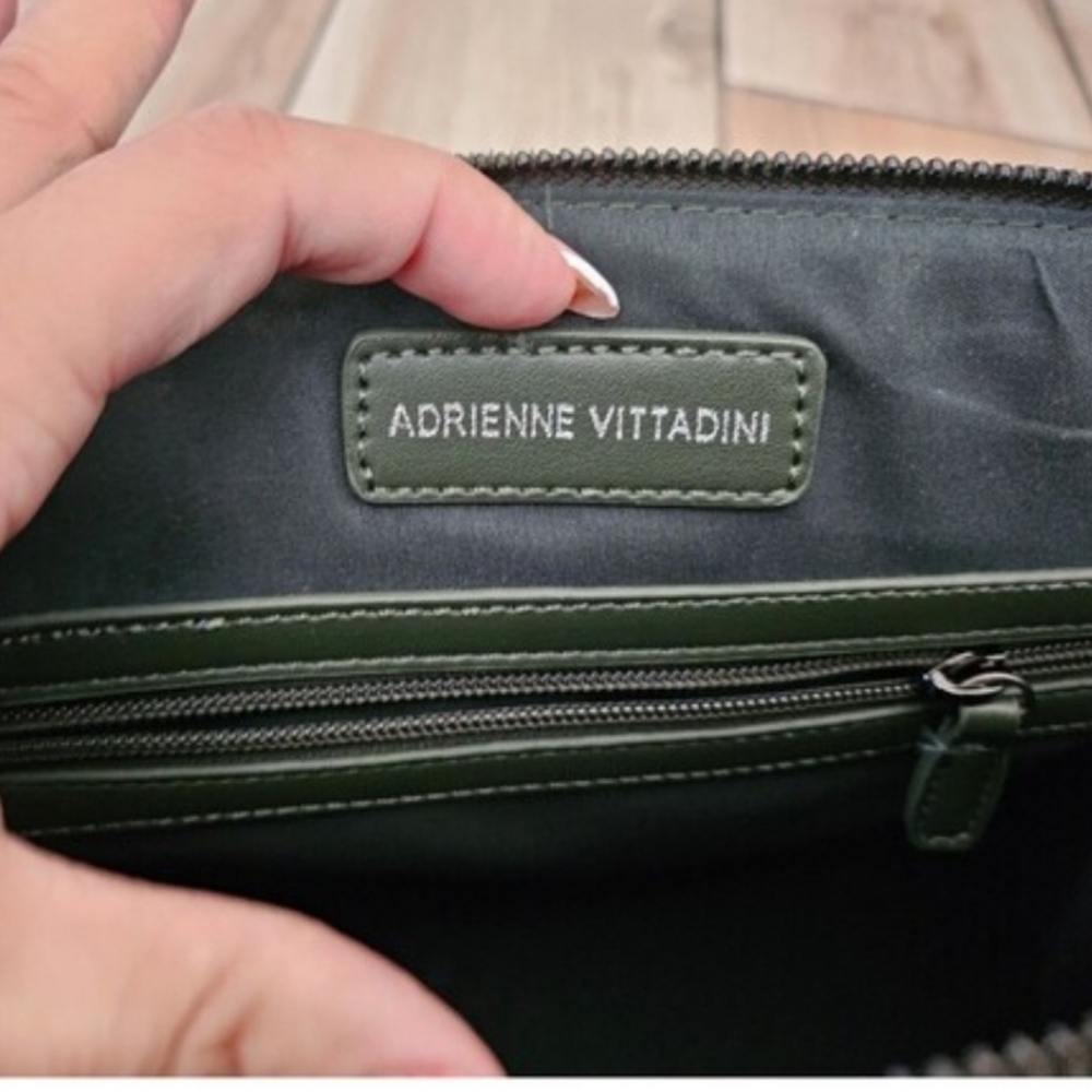 Adrienne Vittadini Women's Green Casual Chic Leather handbag. - Picture 13 of 15